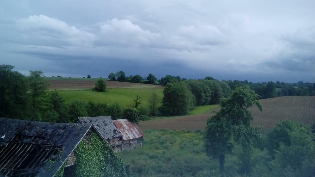 Le Domaine Villa Saint-Symphorien-des-Monts Eksteriør bilde